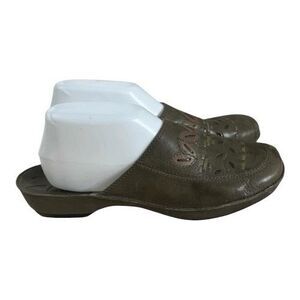 Clarks Olive Green Leather Embroidered Mules Slides Casual Shoes Women Size 9M